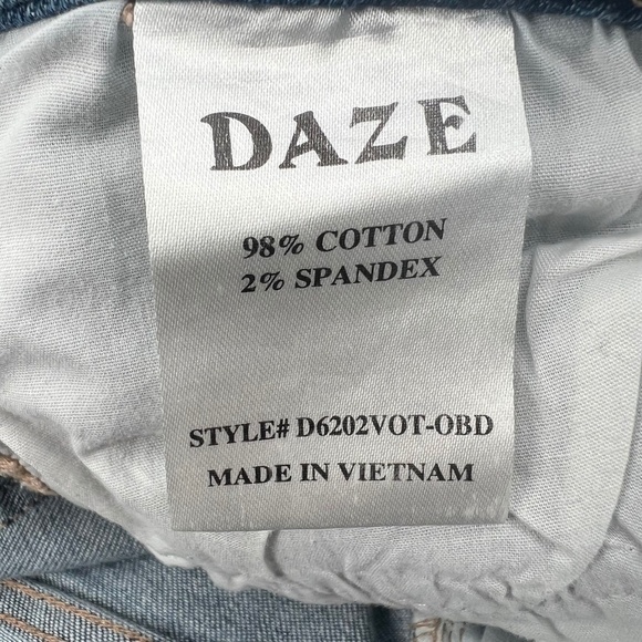 DAZE Distressed Button Fly Jeans Size 28 Women's - Picture 6 of 8